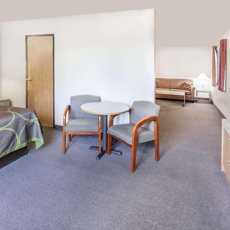 Hotel Super 8 By Wyndham Bend Esterno foto