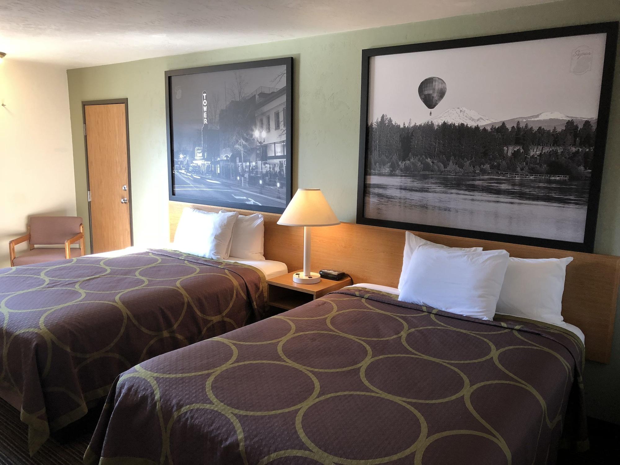 Hotel Super 8 By Wyndham Bend Esterno foto