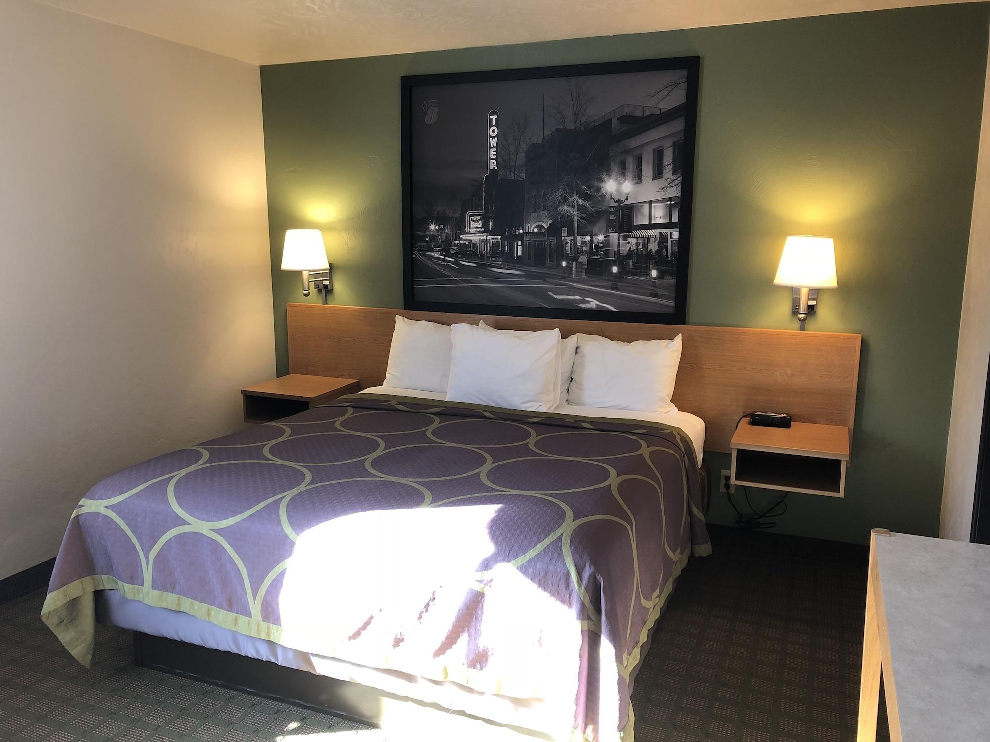 Hotel Super 8 By Wyndham Bend Esterno foto