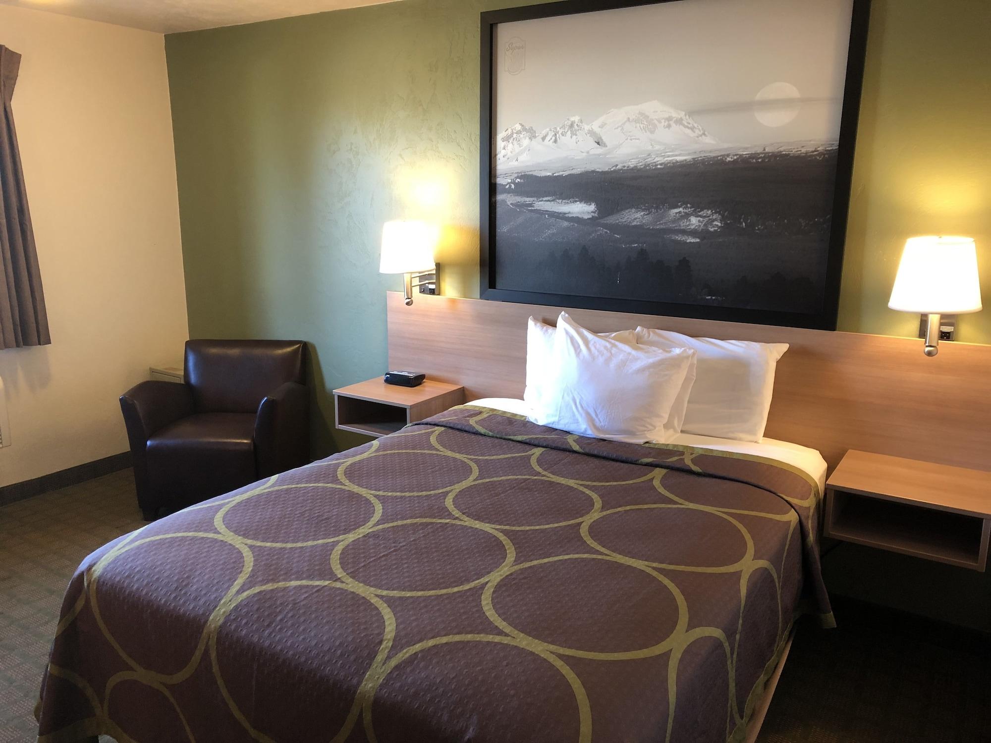 Hotel Super 8 By Wyndham Bend Esterno foto