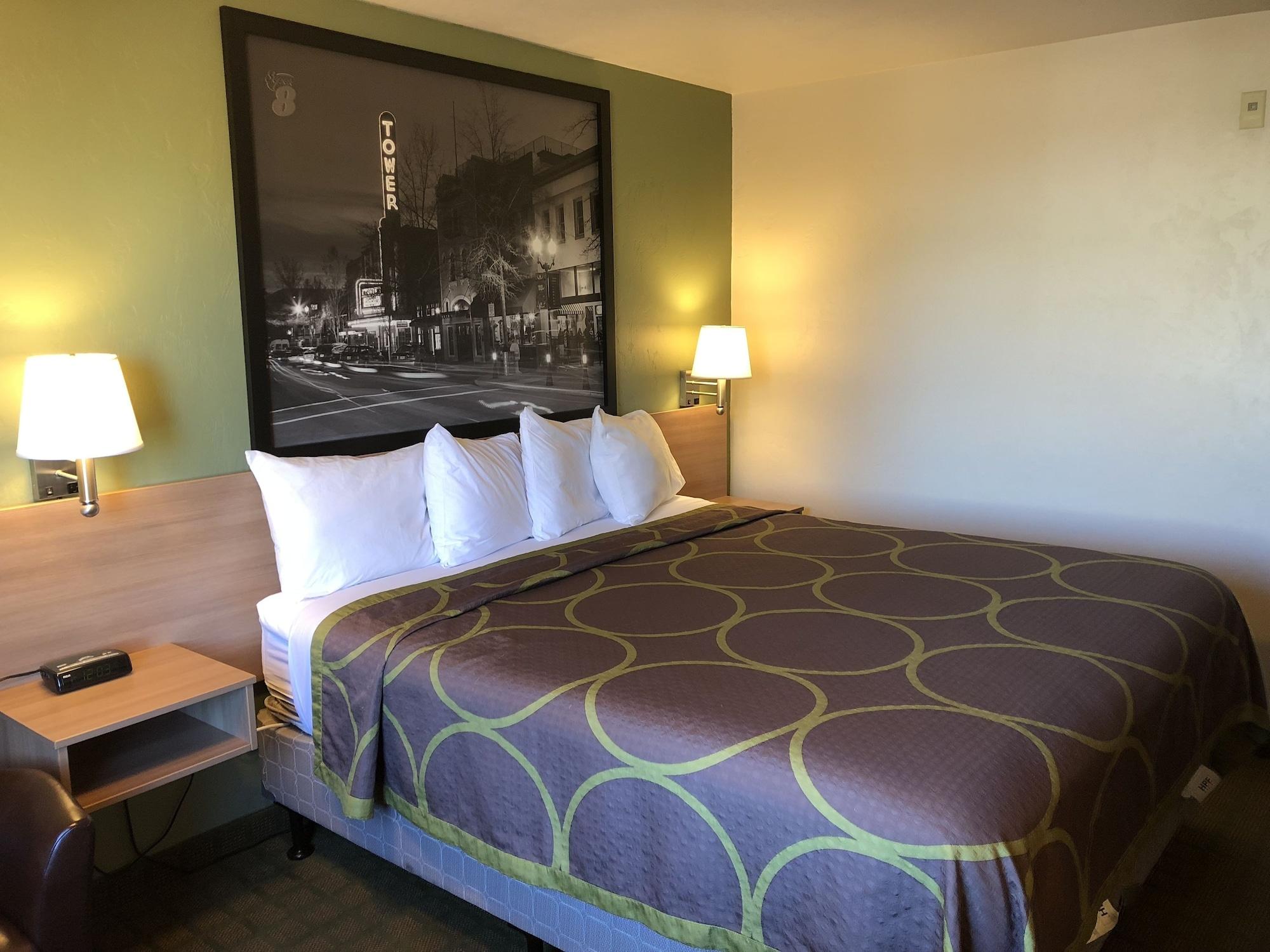 Hotel Super 8 By Wyndham Bend Esterno foto