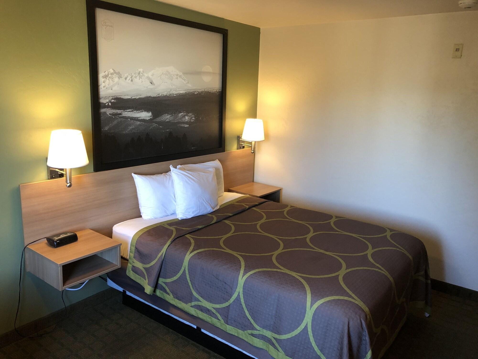 Hotel Super 8 By Wyndham Bend Esterno foto