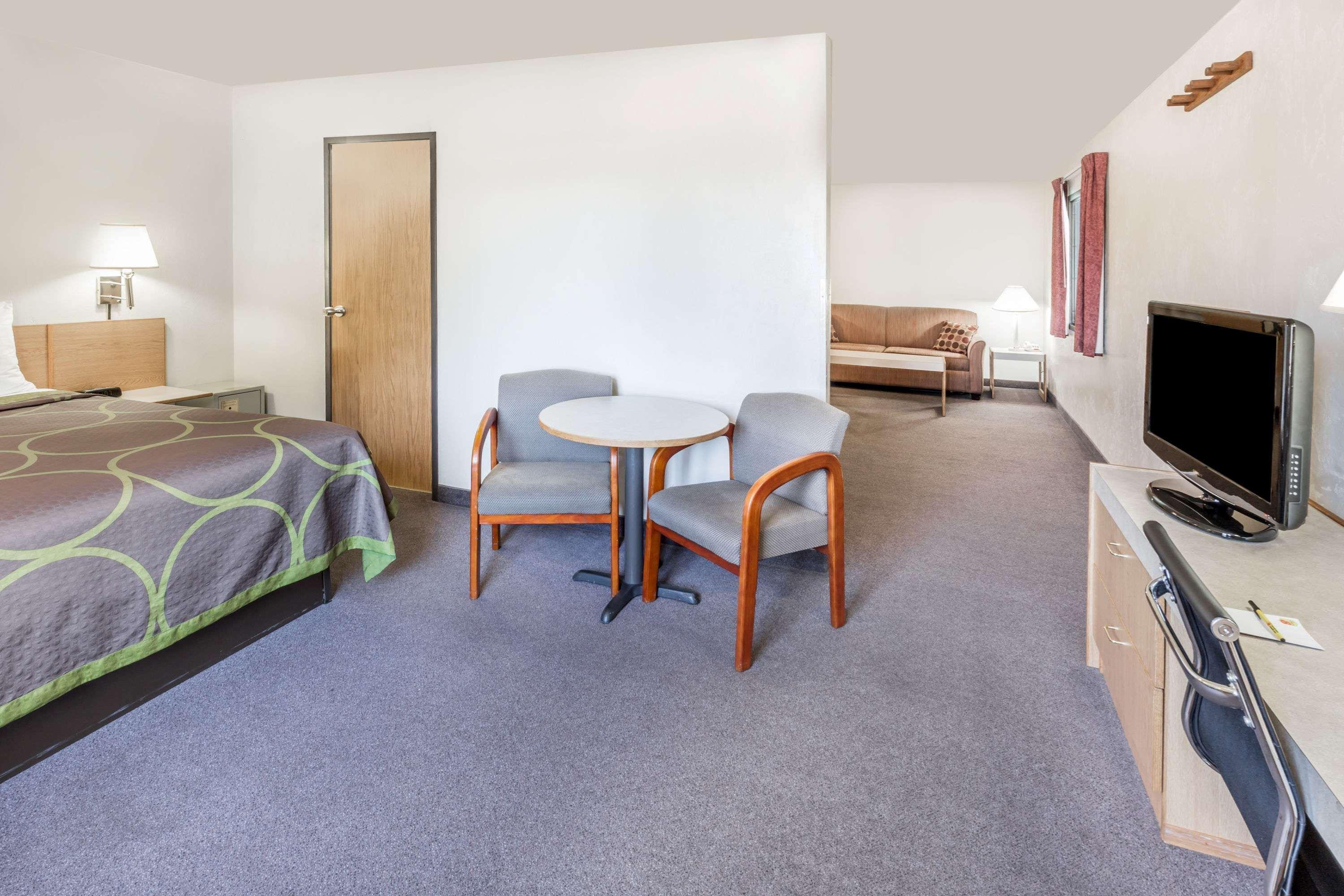 Hotel Super 8 By Wyndham Bend Esterno foto