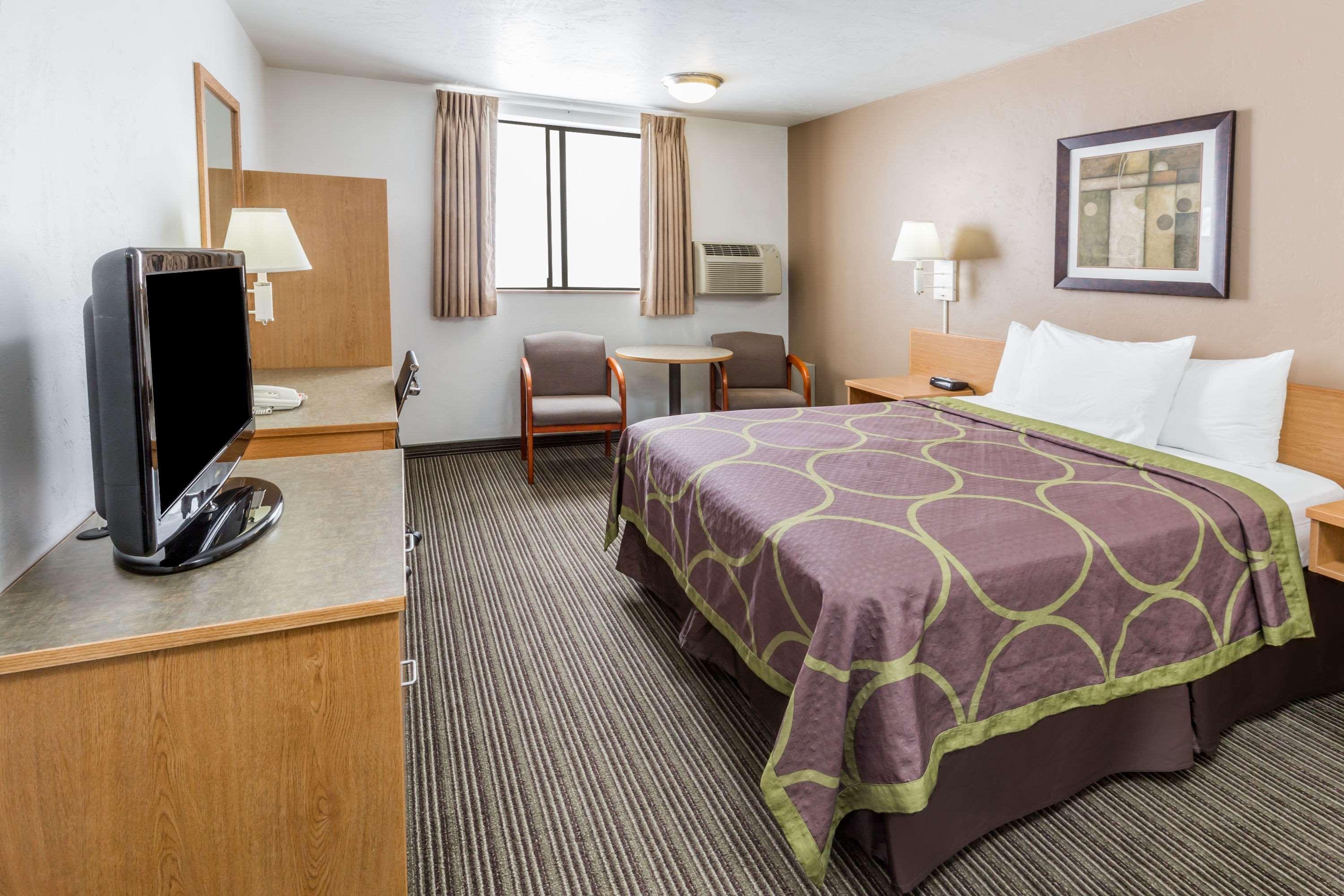 Hotel Super 8 By Wyndham Bend Esterno foto