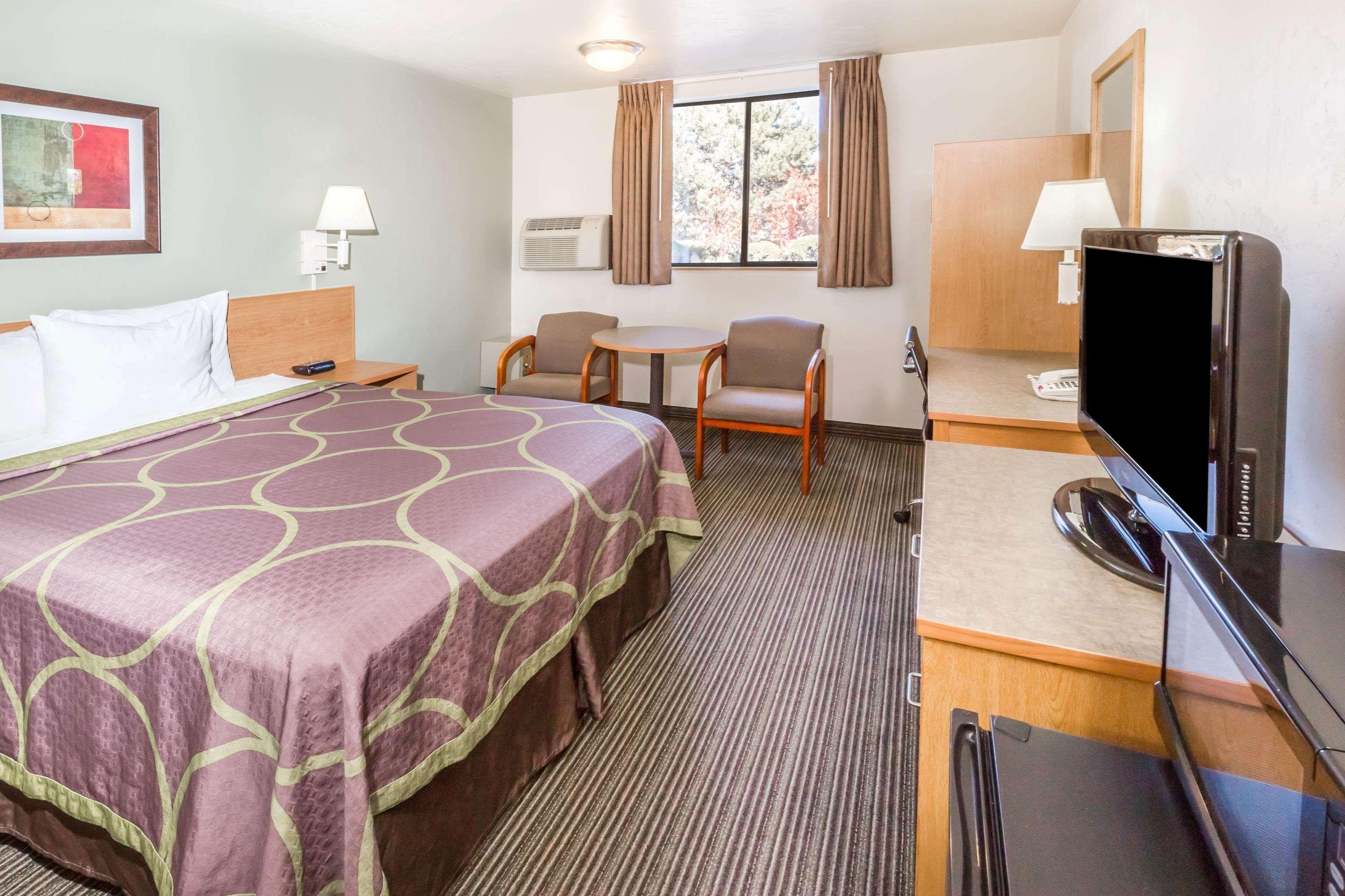 Hotel Super 8 By Wyndham Bend Esterno foto