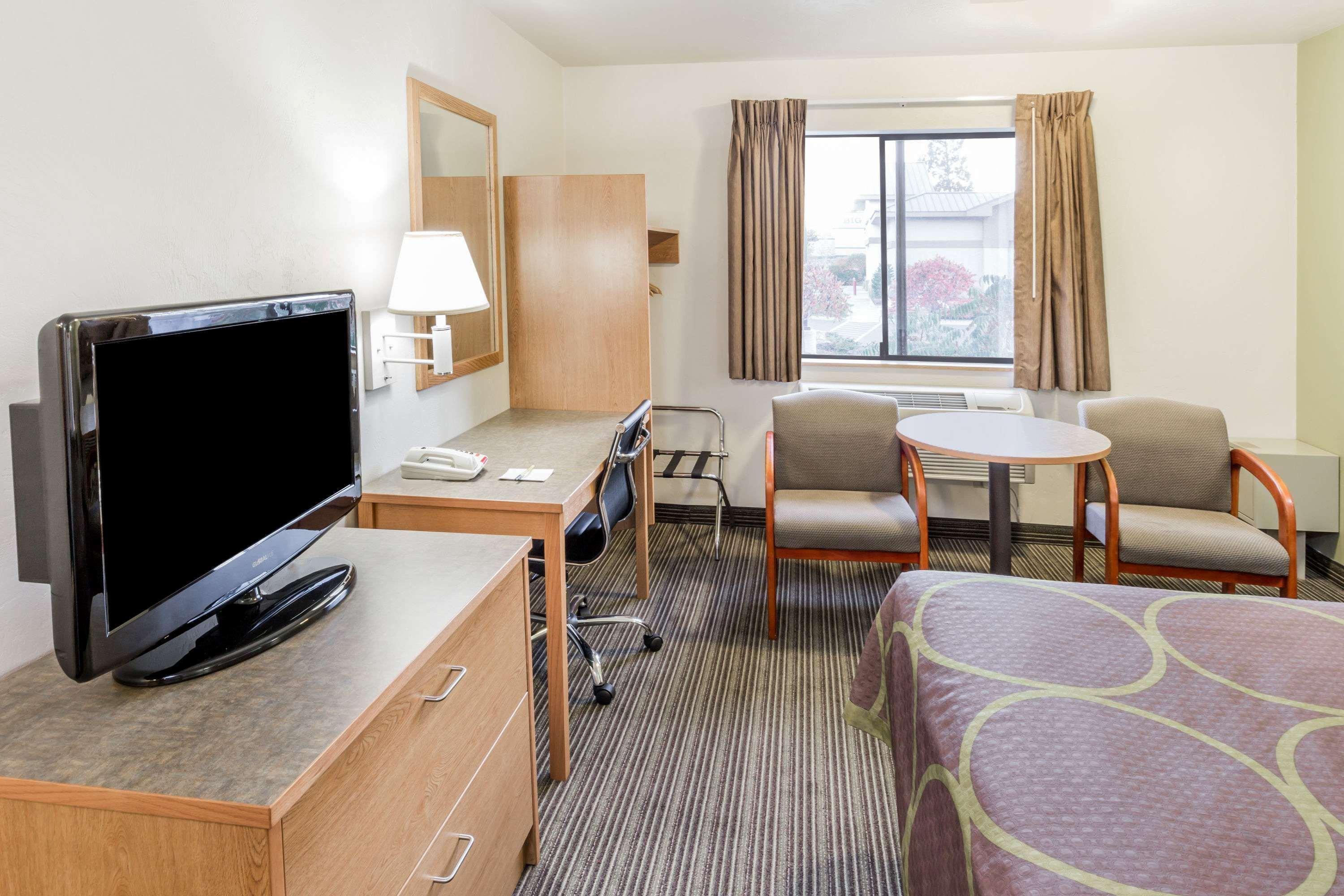 Hotel Super 8 By Wyndham Bend Esterno foto