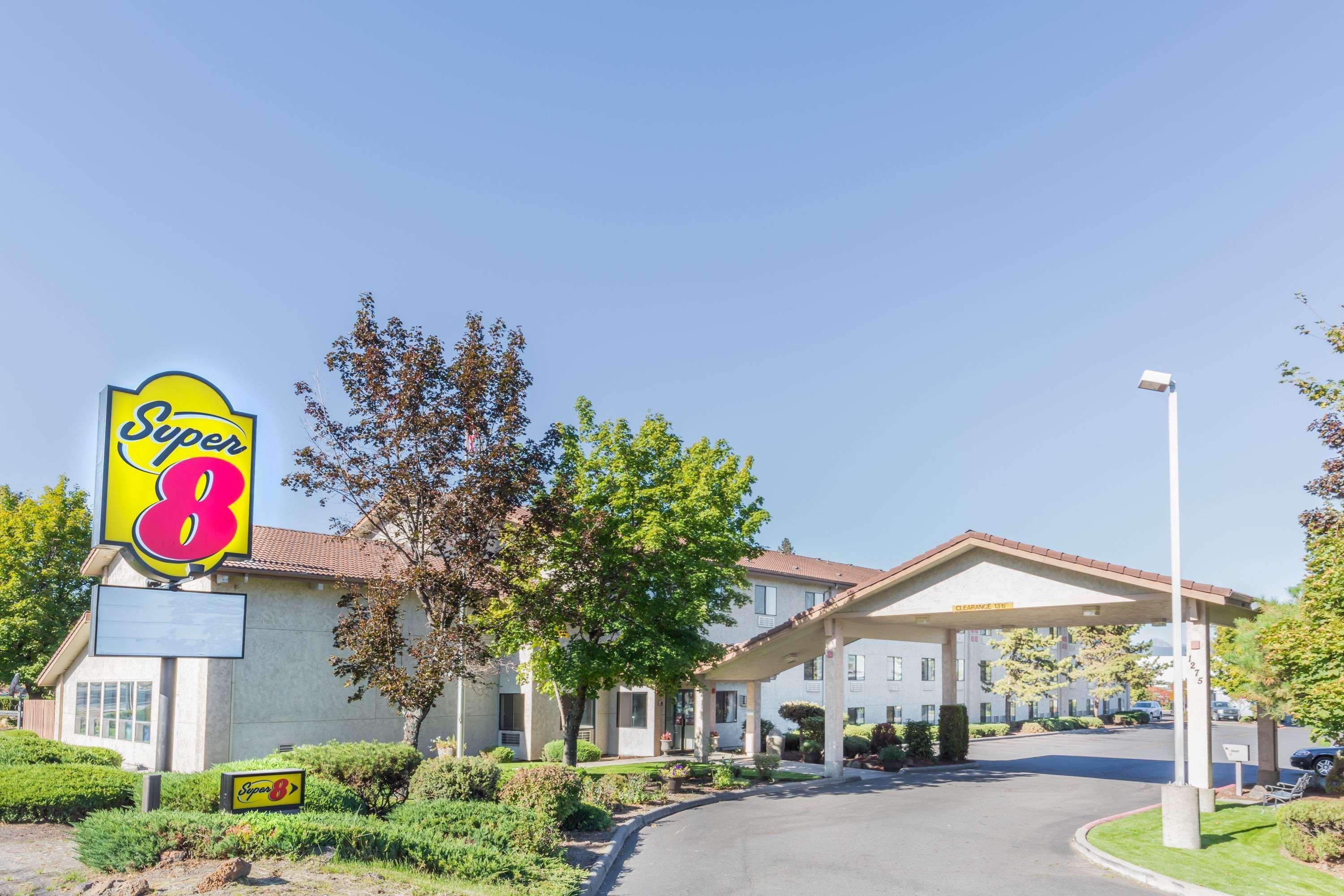 Hotel Super 8 By Wyndham Bend Esterno foto