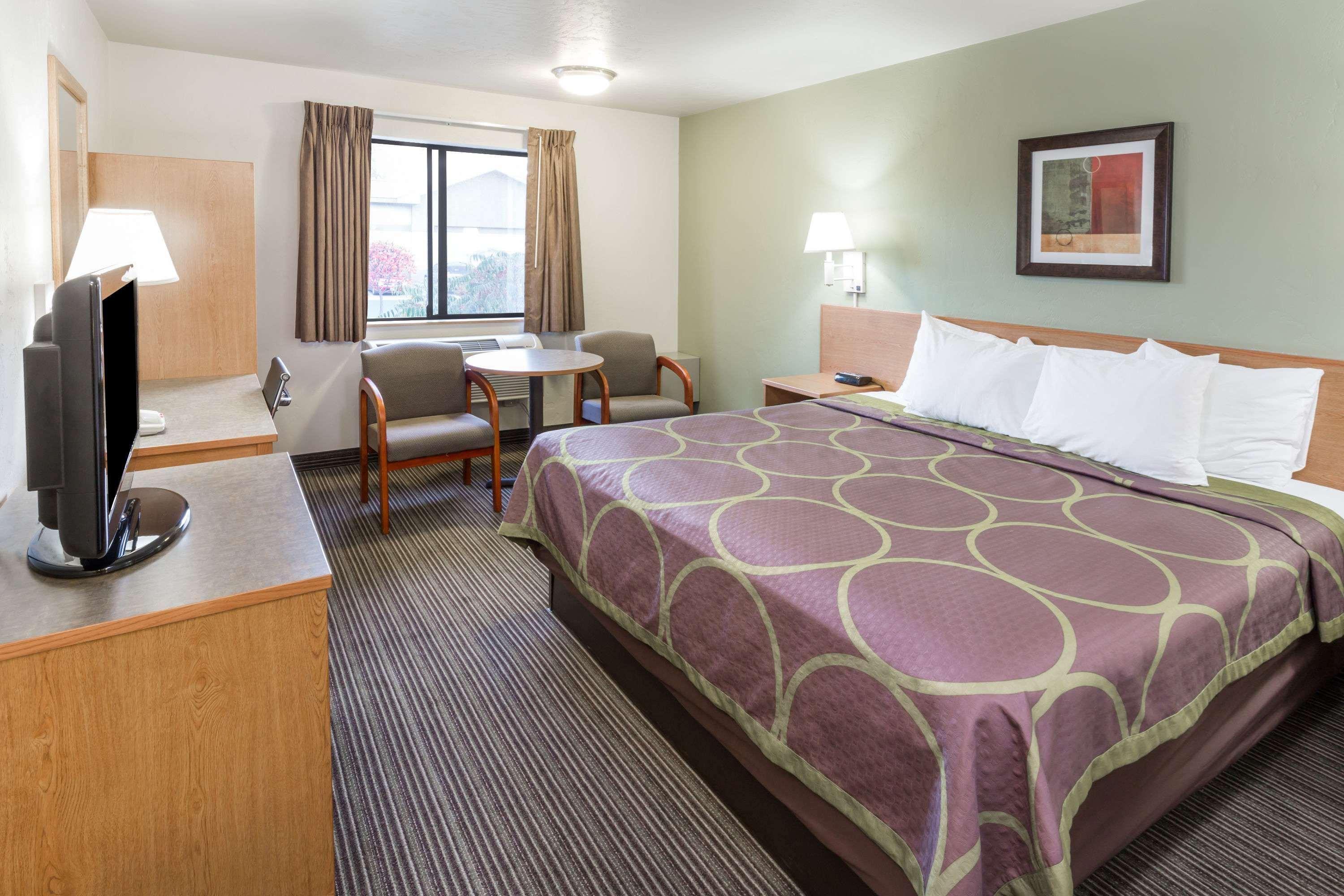 Hotel Super 8 By Wyndham Bend Esterno foto
