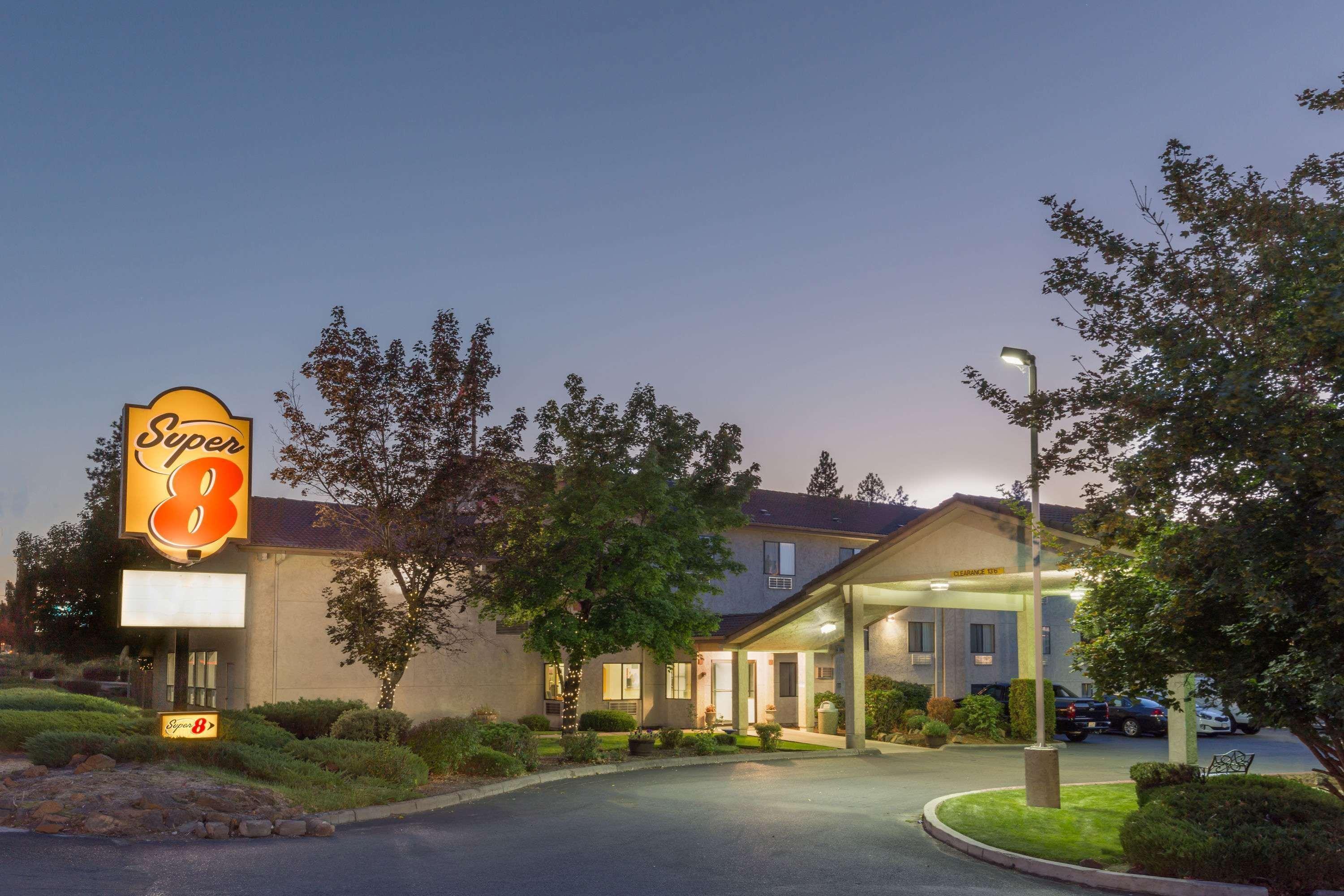 Hotel Super 8 By Wyndham Bend Esterno foto