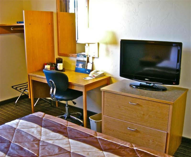Hotel Super 8 By Wyndham Bend Esterno foto