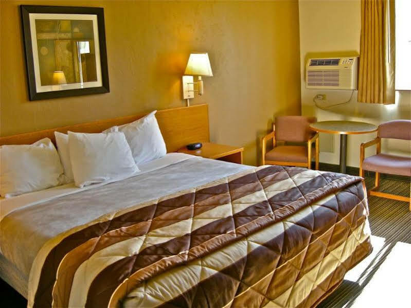 Hotel Super 8 By Wyndham Bend Esterno foto